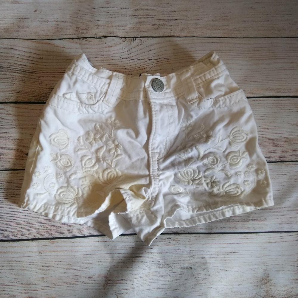 Girls Shorts (2) - Picture 4 of 6